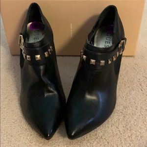 Guess Black Shoes Size 8.5